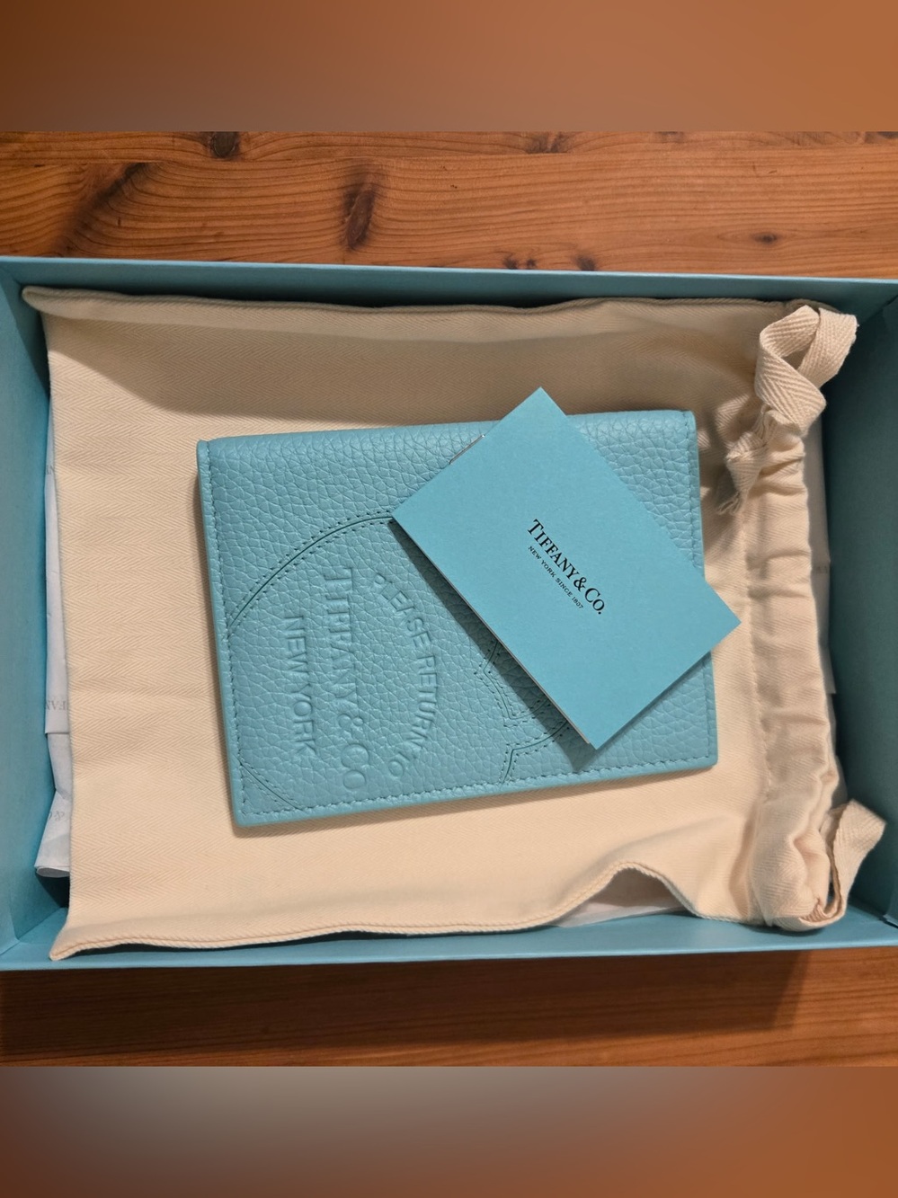 Tiffany & Co. Pebbled Leather passport Holder - Tiffany Blue - Picture 2 of 3